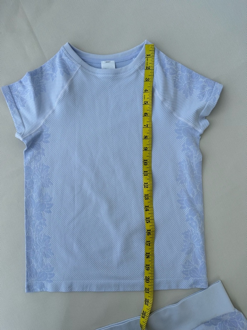 Light Blue  Girl or Women's Active Crop Top & Leggings Set size 10/12 oh small - Picture 10 of 12